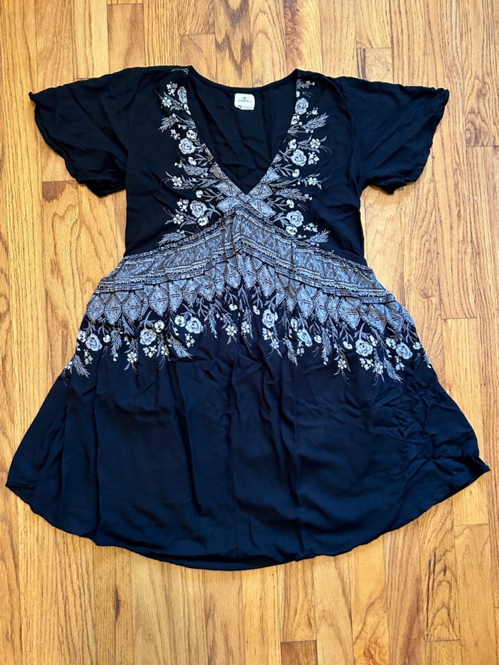 O'Neill Black and White V-Neck Floral Tunic Dress